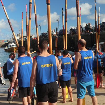 Clevedon men walking oars in to their boat